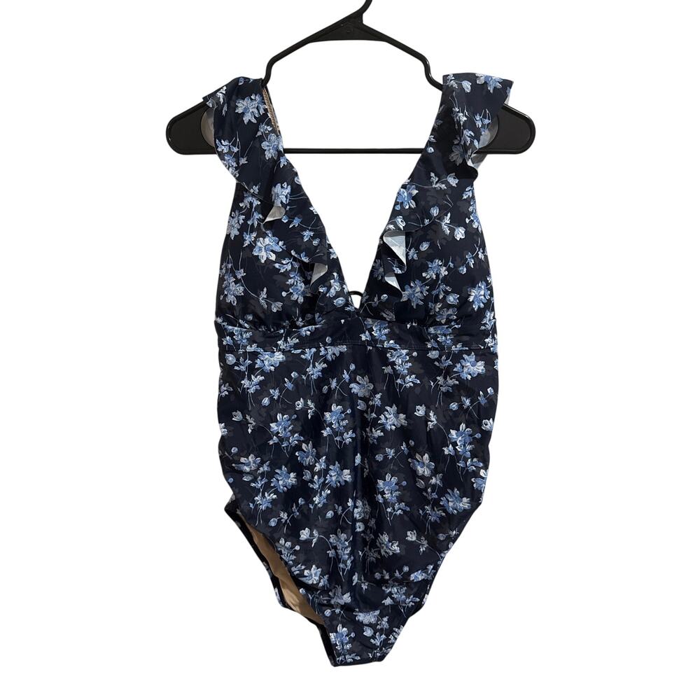 A pea in the pod maternity swimsuit NWT